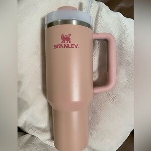 Stanley 40oz quencher in rose dust